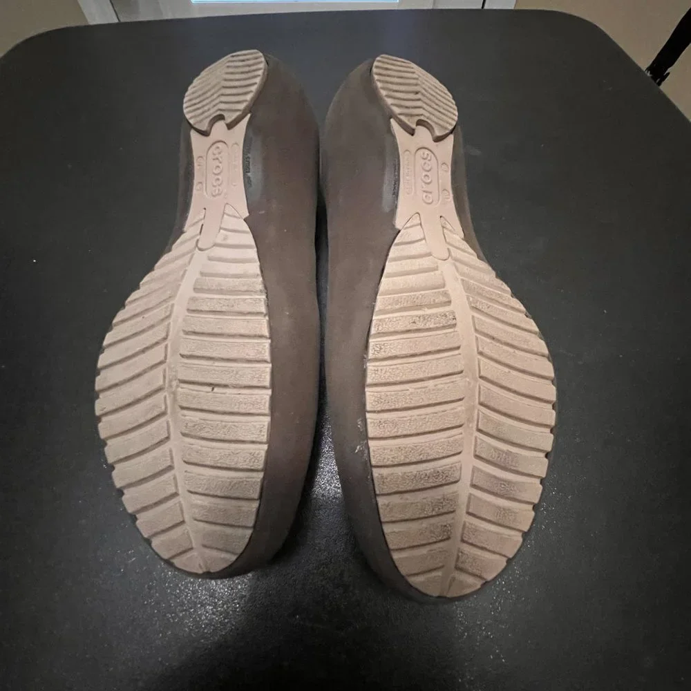 Crocs size 9 brown flats